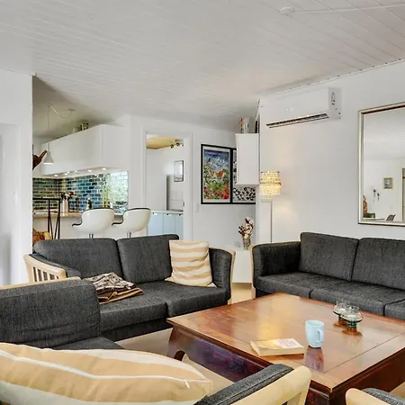 Taralyn - 1-3km From The Sea By Interhome