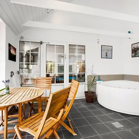 Taralyn - 1-3km From The Sea By Interhome Bøtø By
